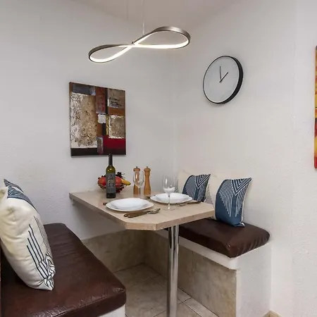 Santa Maria 41 - One Bed On The Ground Floor With דירה *